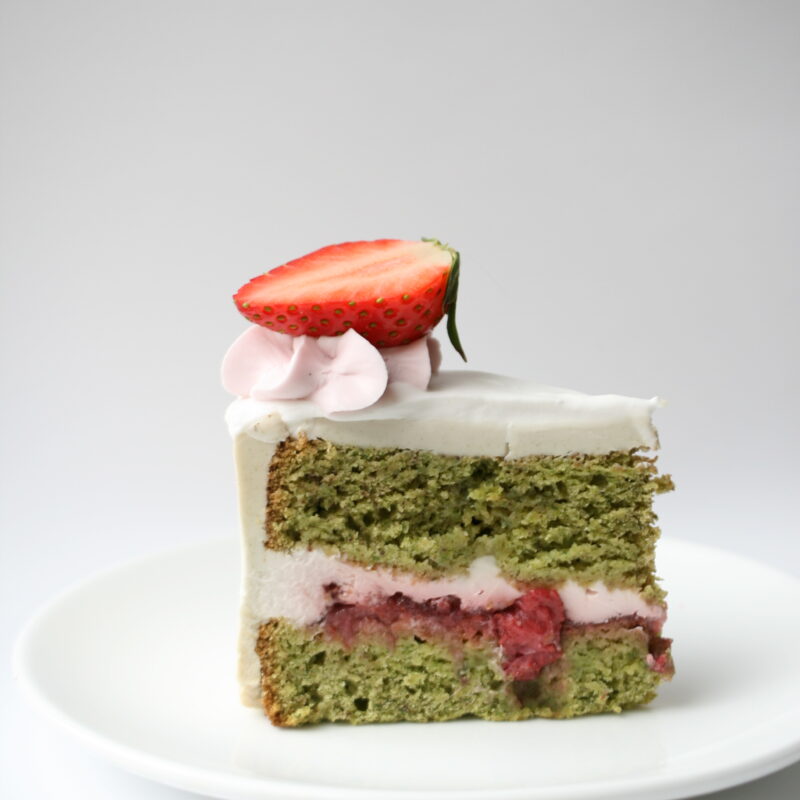 Spinach – strawberry cake